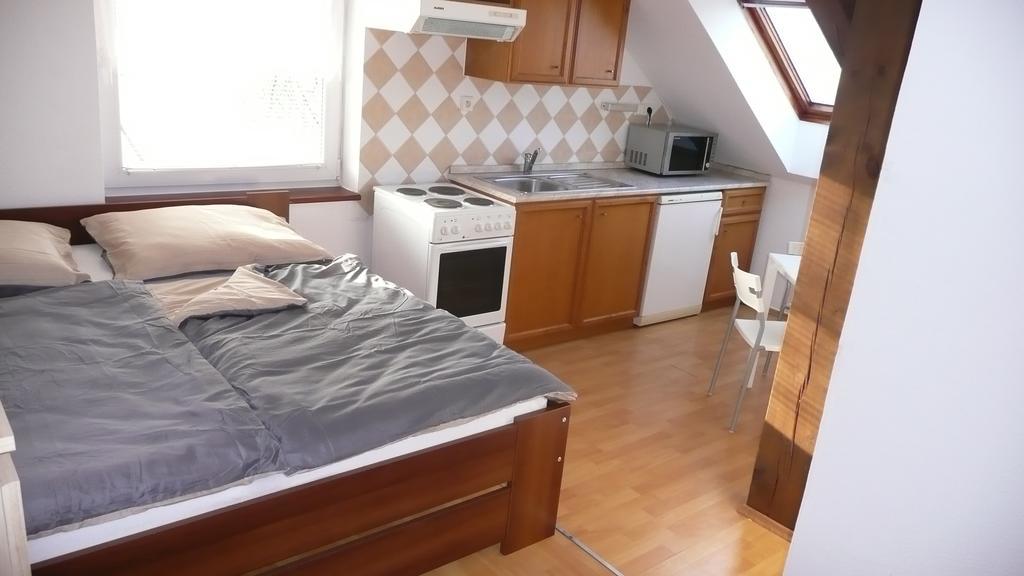 Apartments U Cara تشيسكي بوديوفيتسه الغرفة الصورة